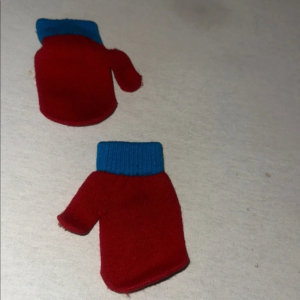 Kids OS Thomas The Train Red and Blue Mittens.